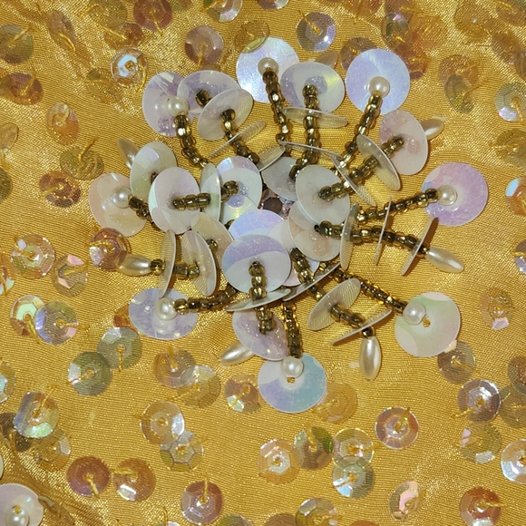 60s embroidered top. Size S/M. Yellow. HARILELA'S. sequined, bids. Sleeveless. - Picture 10 of 10